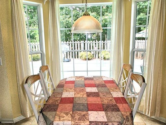 4th image of 1368 Saint Katherines Way