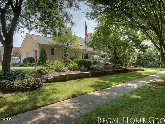 2nd image of 2564 Birchcrest Dr SE