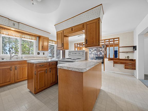 4th image of 707 65th Ave NW