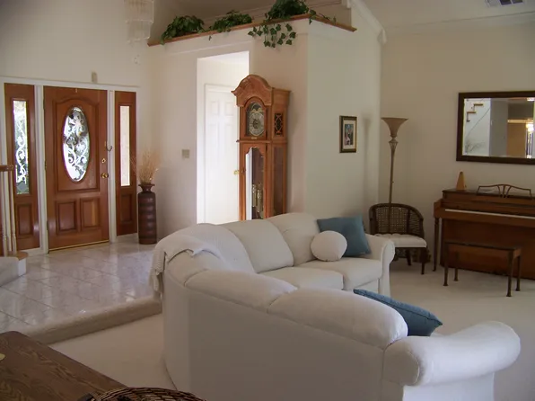 16334 Ridge View Rd, Apple Valley, CA 92307