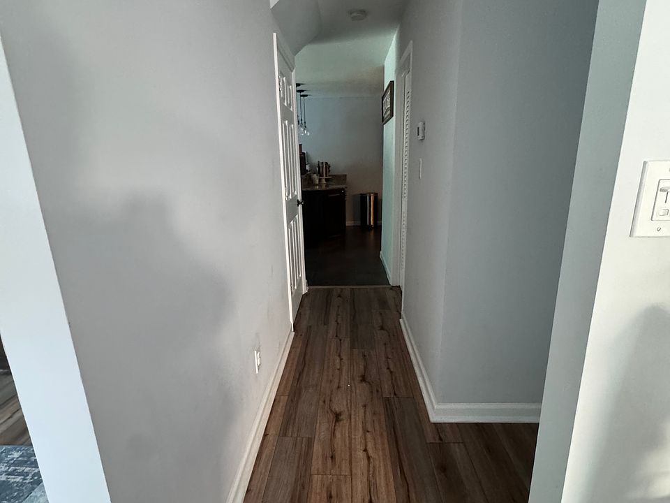 1st image of 365 Woodland Ct