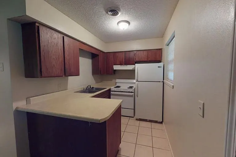 1110 W Tyler Ave #2 — Photo 1