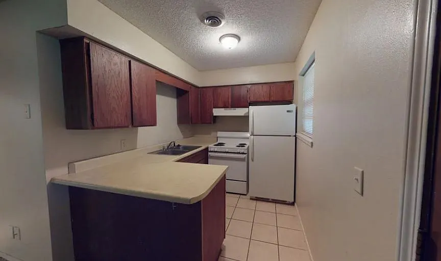 1110 W Tyler Ave #2