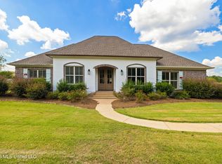 118 Flowers Ln, Brandon, MS 39047