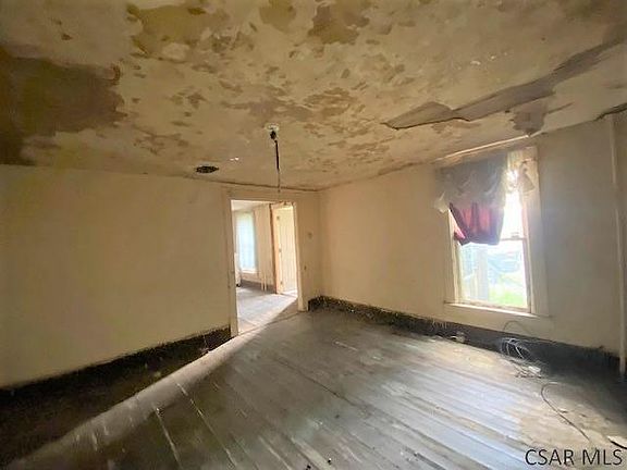 5th image of 137 Clair Ave