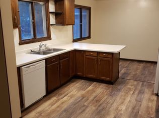 1325 Green Acres Ln, Neenah, WI 54956