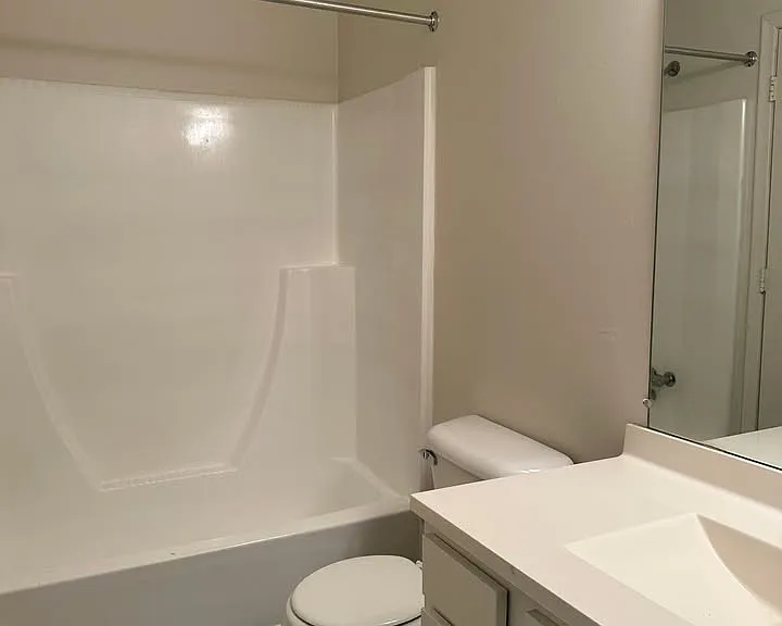 Sunset Lake Apartments — Photo 19