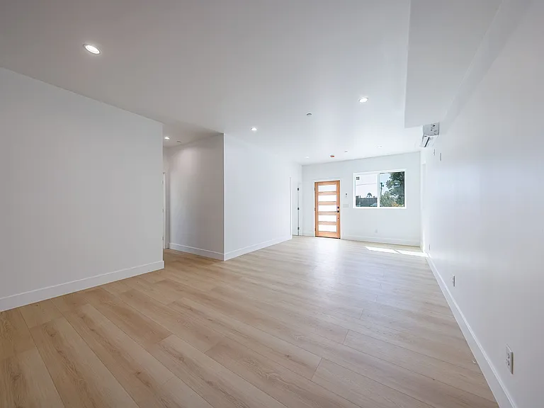1330 S. Longwood — Photo 17
