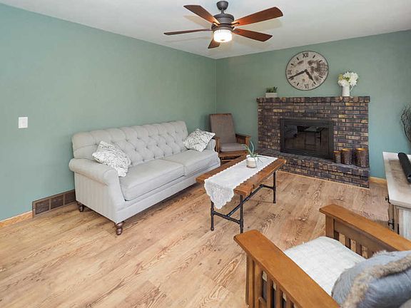 5th image of 208 Singletree Ln