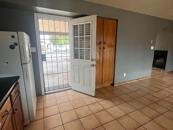 3rd image of 4537 E HIDALGO Avenue