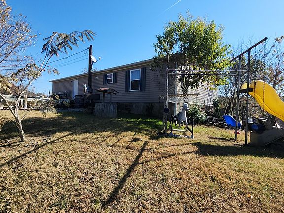 3rd image of 816 Hodges Ln