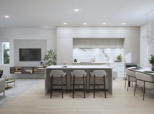 433 E 3rd St #203, North Vancouver, BC V7L1G3