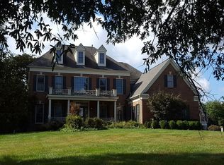 10801 Lockmeade Ct, Great Falls, VA 22066