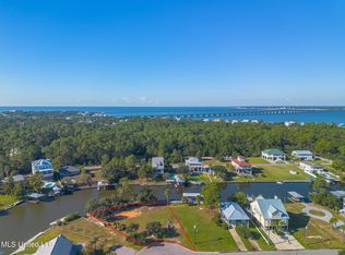 Golf View Dr, Pass Christian, MS 39571