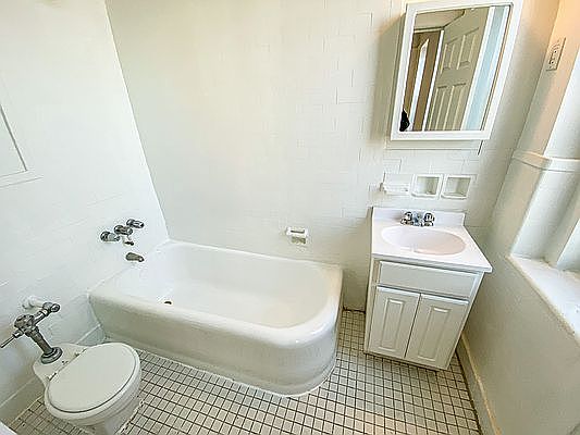 3rd image of 29 E Mosholu Pkwy N APT 6D