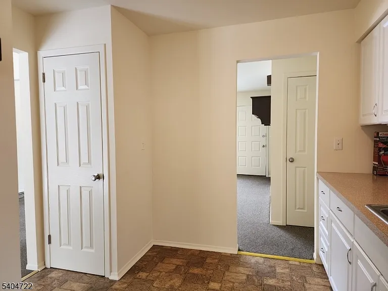 19 Grove St #B — Photo 11