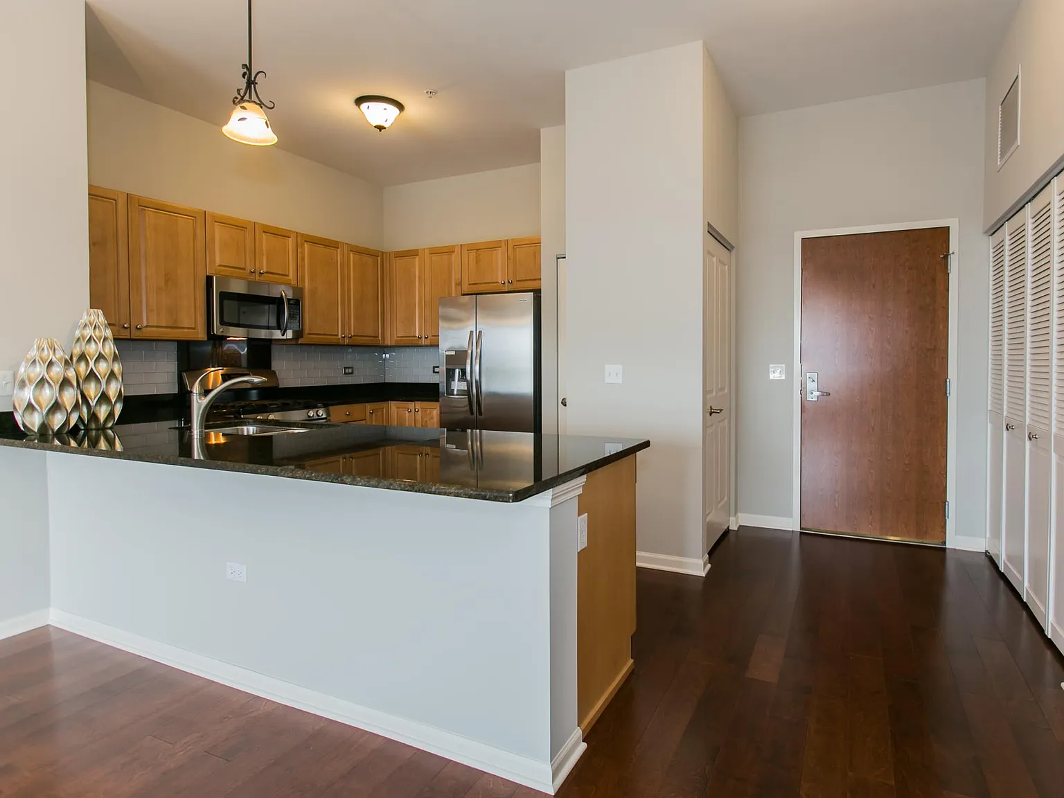 2 bed, 1350 sqft, $3,195 — Photo 4