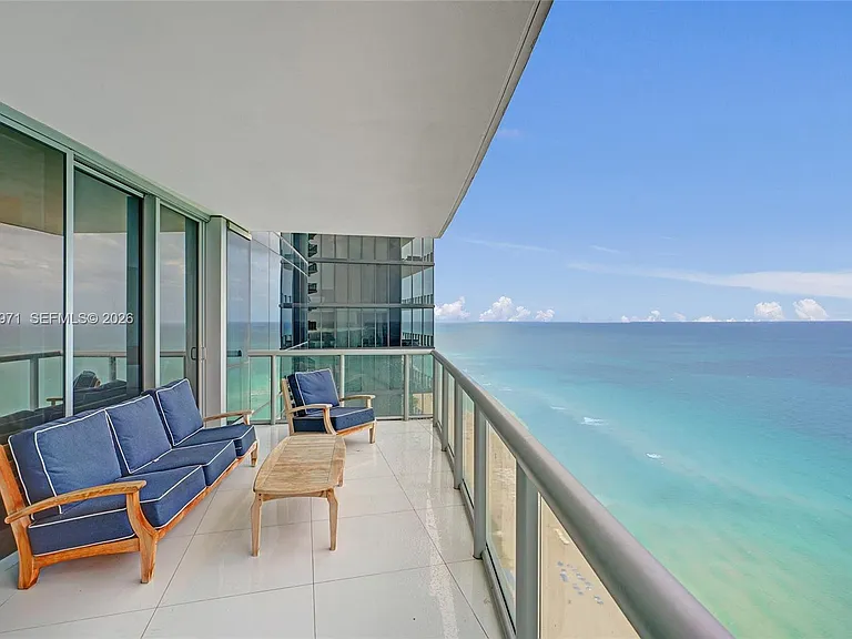 17121 Collins Ave #3206 — Photo 2