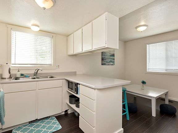 5th image of 259 S Montgomery St APT 2