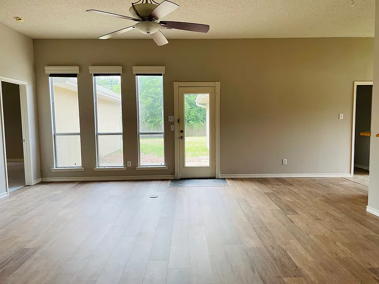 5621 Flowerwood Ln — Photo 14