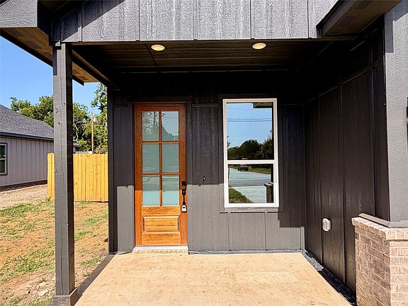 4th image of 901 S Ayers Ave