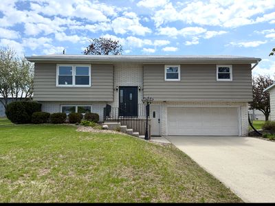 1019 8th St SE, Dyersville, IA, 52040