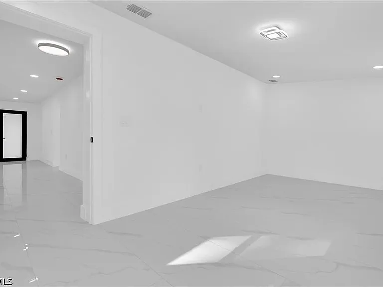 356 New York Dr — Photo 19