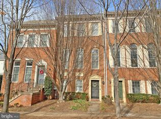 2422 N Hampton Dr, Alexandria, VA 22311