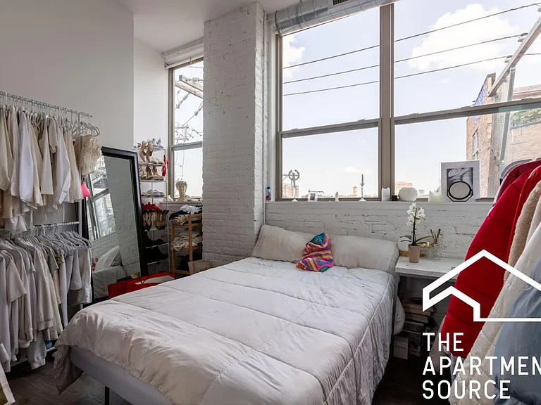 930 W Dakin St #2 — Photo 11