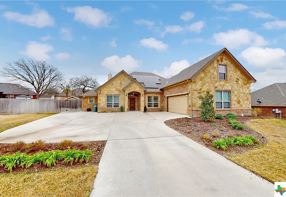 1st image of 213 Shady Oaks Ln