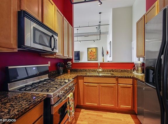 5th image of 1215 W Gunnison St APT 317