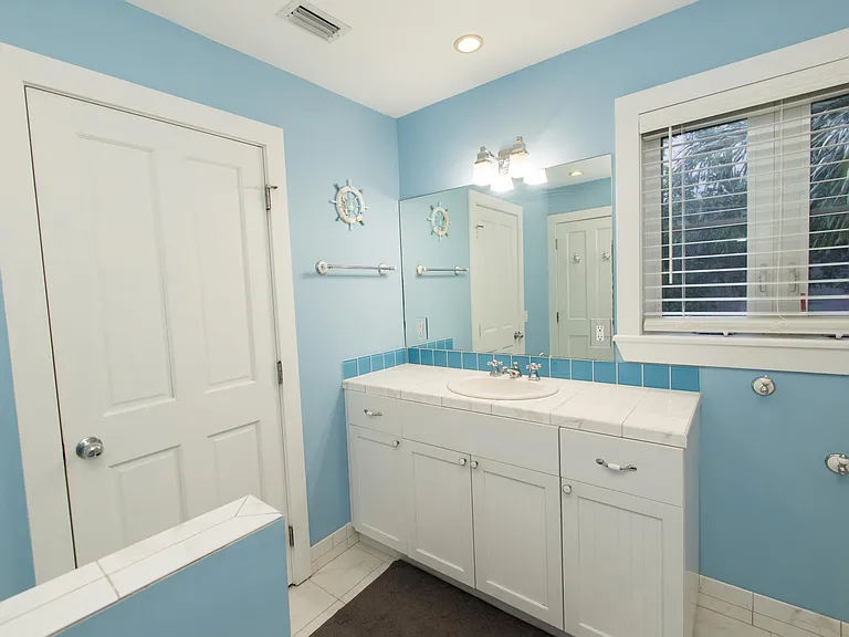 814 Ashe St — Photo 37