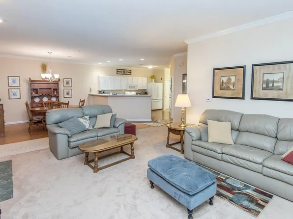 6826 S 34th St #28, Franklin, WI 53132