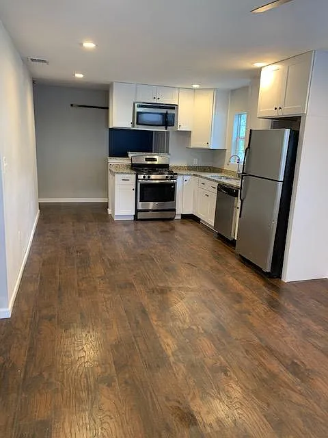 3 bed, 1100 sqft, $1,150 — Photo 1