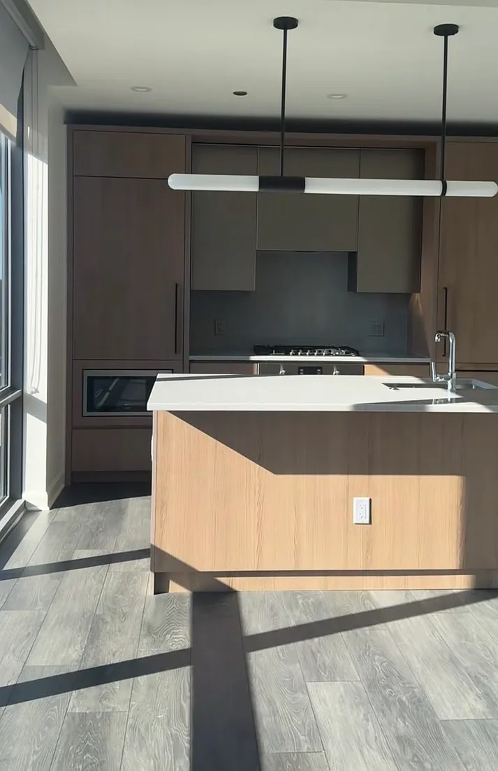 1 bed, 882 sqft, $4,128 — Photo 3