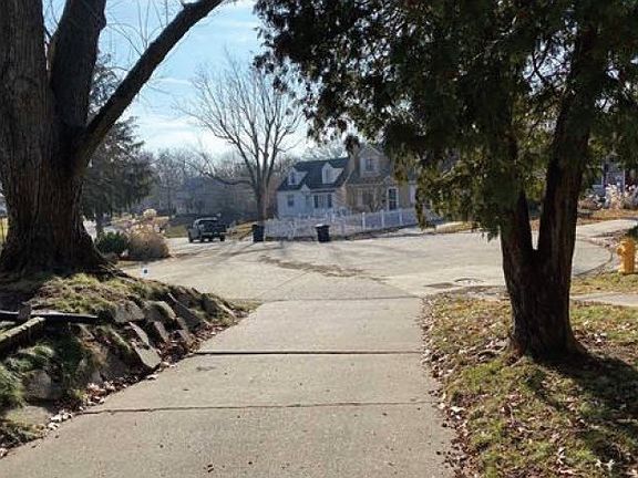 2nd image of 1 Knoll Ct