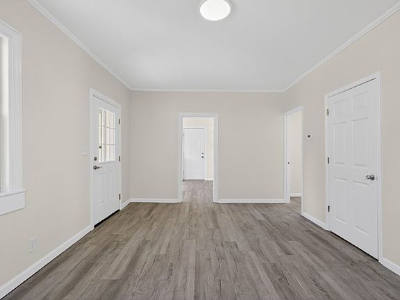 5th image of 207 Carter St