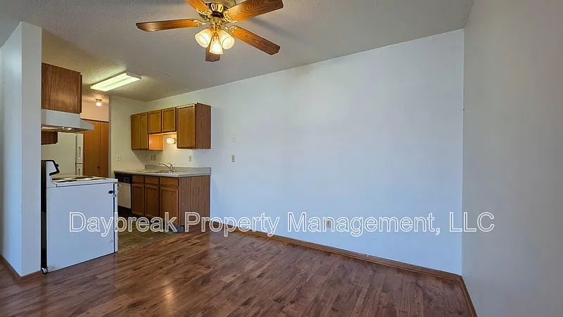 2 bed, 1.0 bath, $865 — Photo 4
