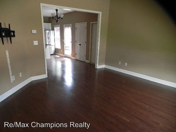 2nd image of 3002 Nancy Dr