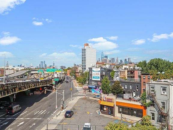 3rd image of 149 W 9th St #4