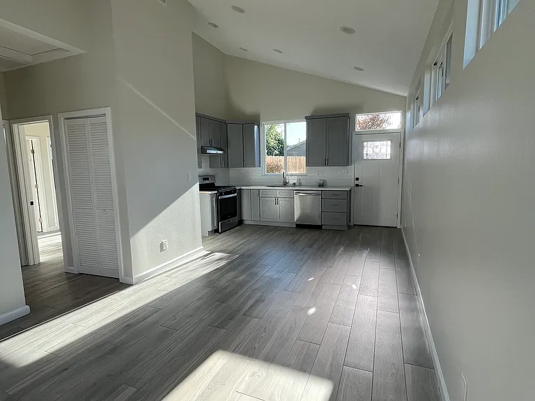 6558 Walt St — Photo 7