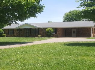 1724 Hayshed Rd, Charlotte, TN 37036