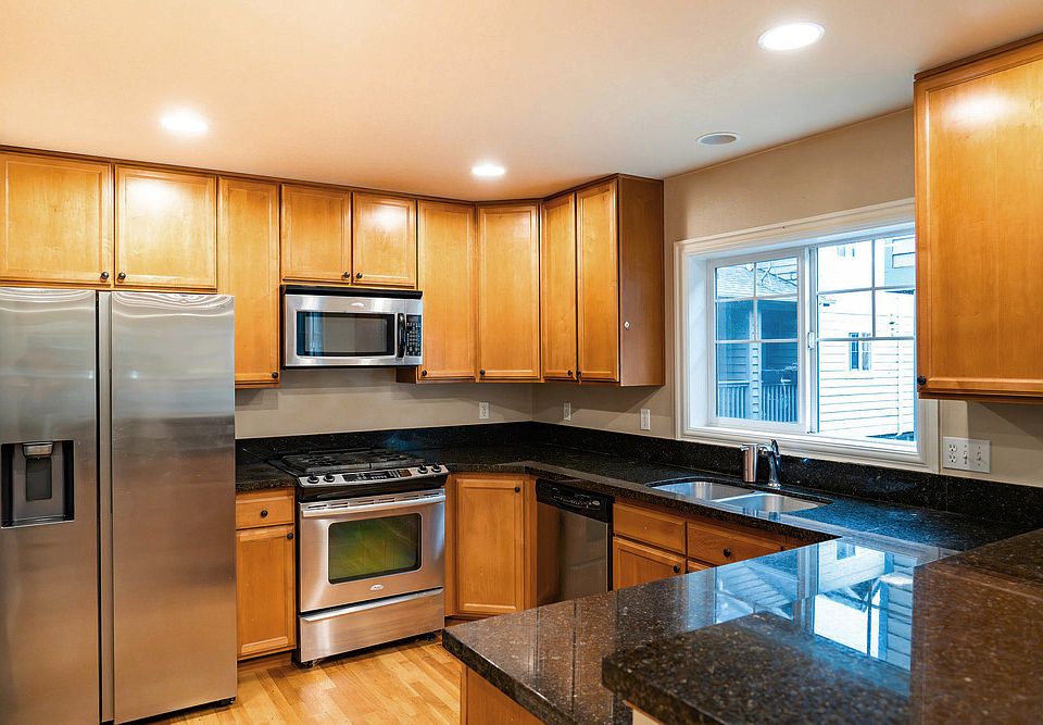 Beautifully maintianed kitchen cabinets, granite countertops, stainless steel appliances, and a gas range.