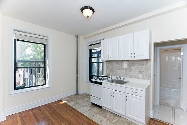 Rented by Luxor Homes & Investment Realty | media 8