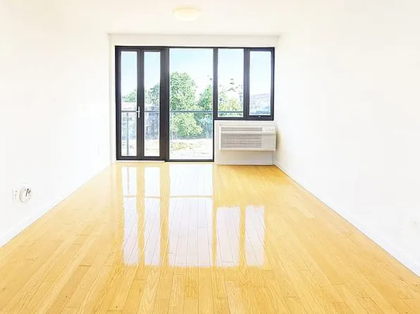 60-70 Woodhaven Blvd #3A, Elmhurst, NY 11373