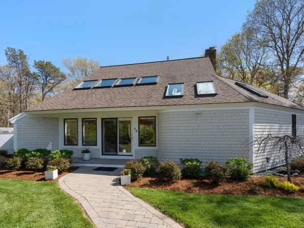 26 Driftwood Circle, Mashpee, MA 02649