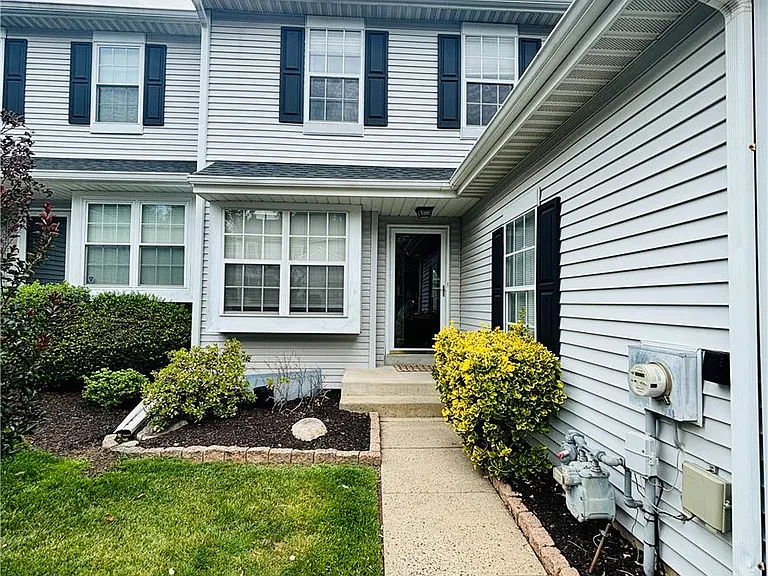 2427 Linksman Ln — Photo 2