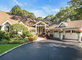 35 Longwood Dr, Huntington Station, NY 11746