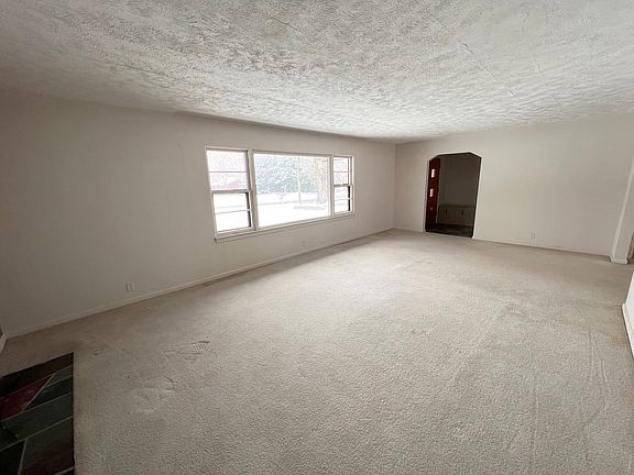 4th image of 218 North Dr
