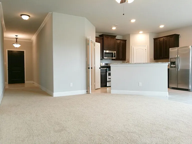 2816 Winchester Ave — Photo 3
